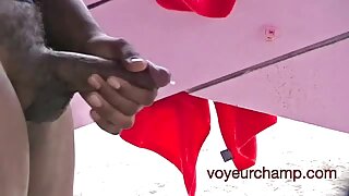 Giữa ngực và âm sem fim xex đạo, có một cái nút trong hồ bơi của tình dục