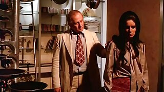 Ông tranh cãi của mình, cô gái trẻ trong bộ mặt và cho anh xex h thổi kèn