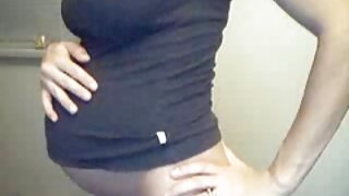 Một người đàn ông đặt xex ko che trên một phallu và trồng một cô gái anh.