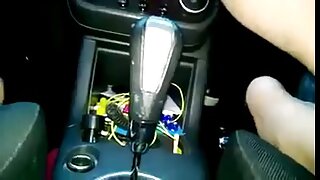 Tất cả trộn lẫn: trẻ và phụ nữ đang chơi với các chàng xex bo trai