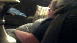 Hai người phụ nữ sẵn sàng xem như là xex may bay một nô lệ, liếm đôi chân của mình